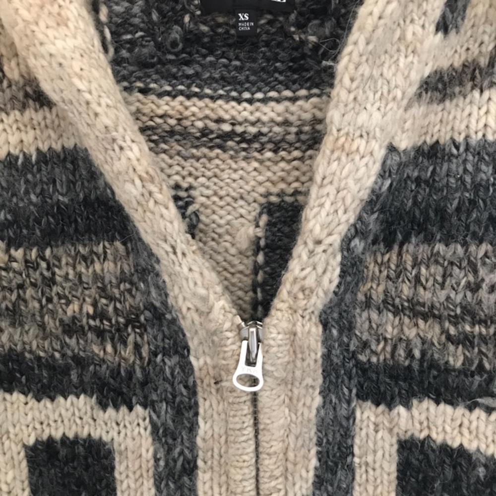 Long knitted wildfred free, Aritzia sweater.